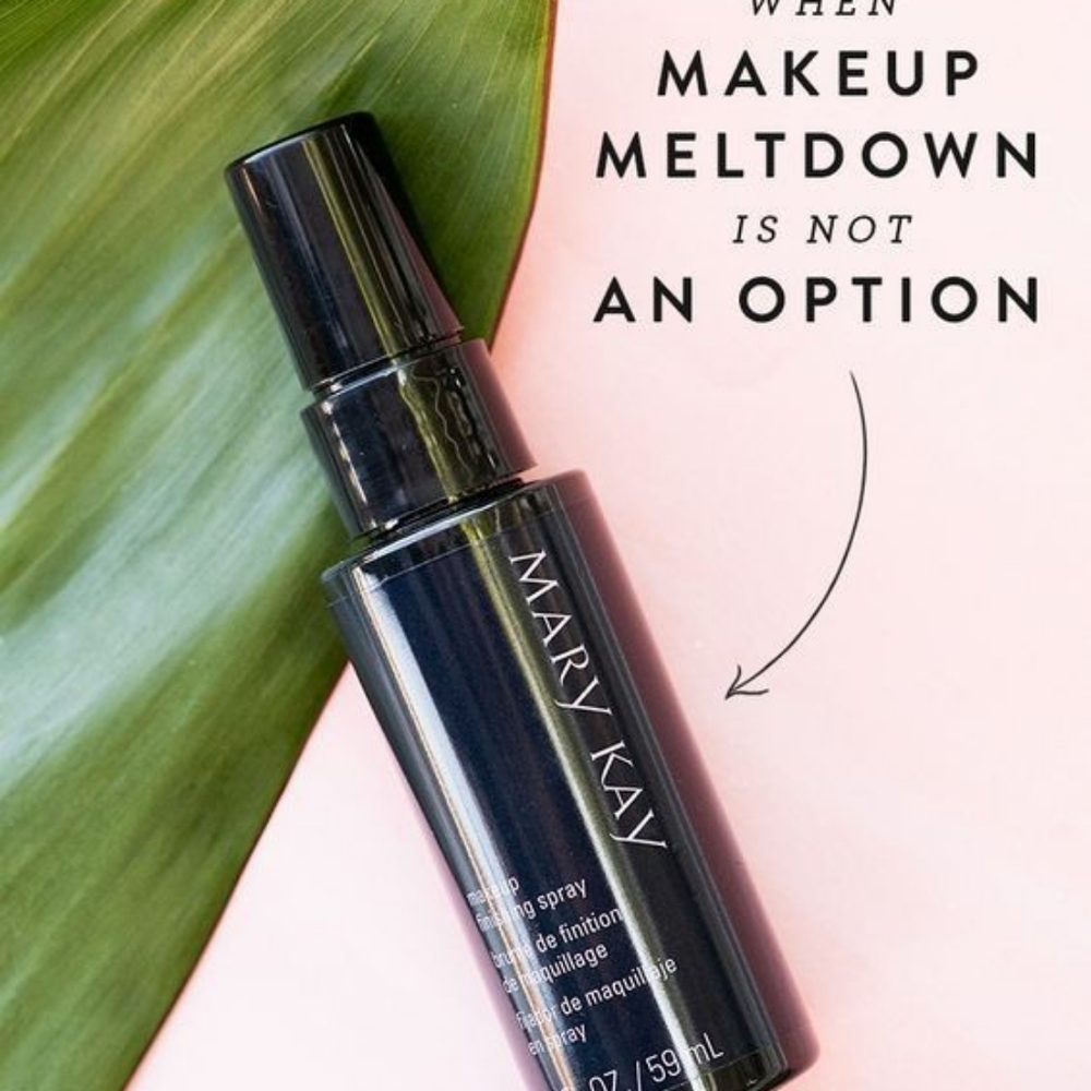 Makeup finishing spray